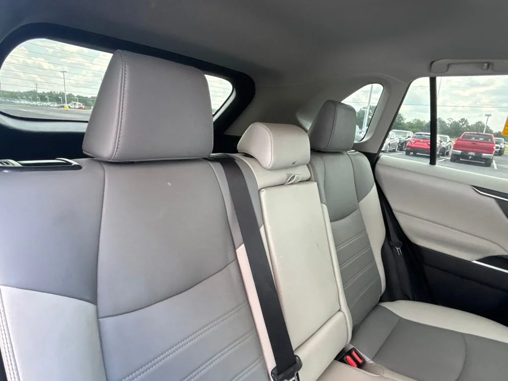 Used 2021  Toyota XLE Premium image 24
