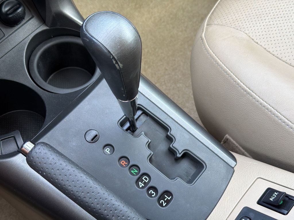 Used 2011  Toyota Limited image 23