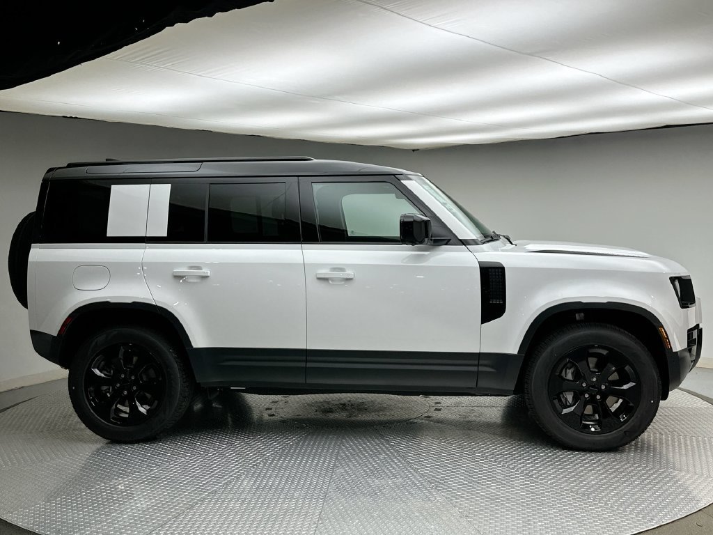 New 2026 Fuji White Land Rover S image 4