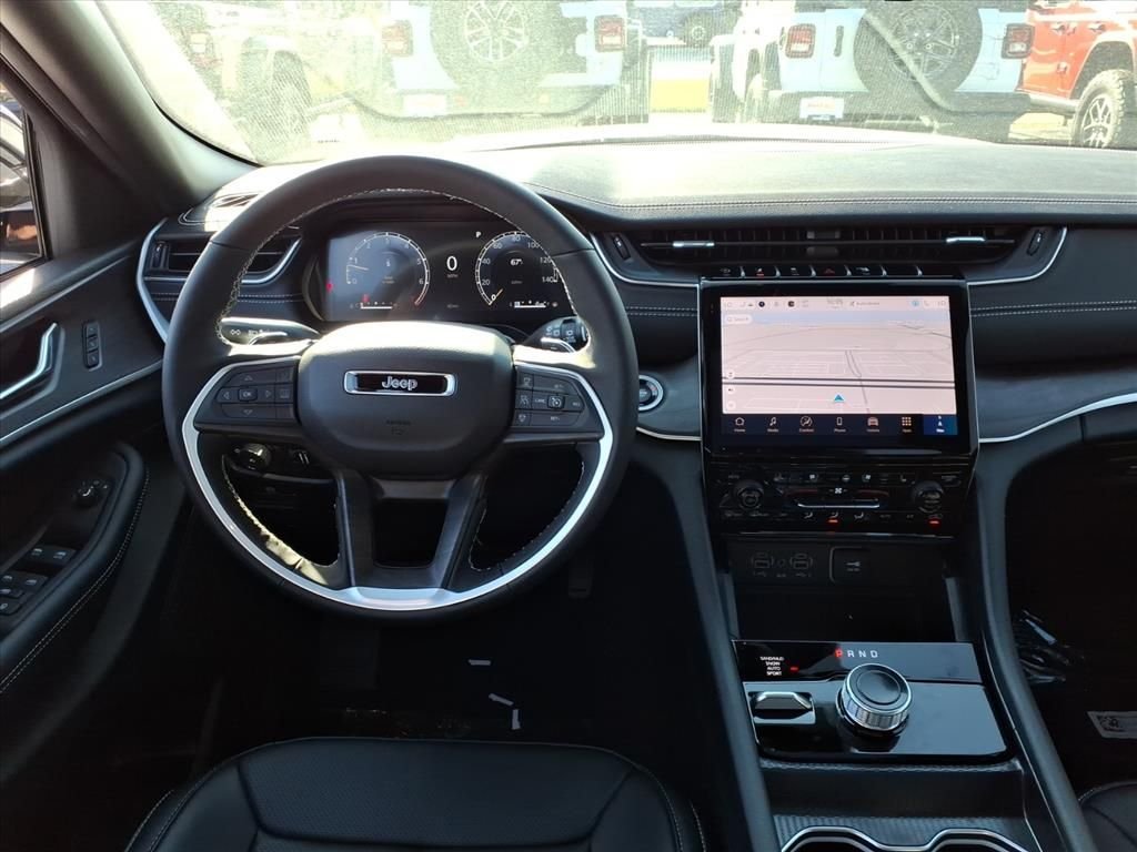 New 2025 Bright White Clear-Coat Exterior Paint Jeep Limited image 13