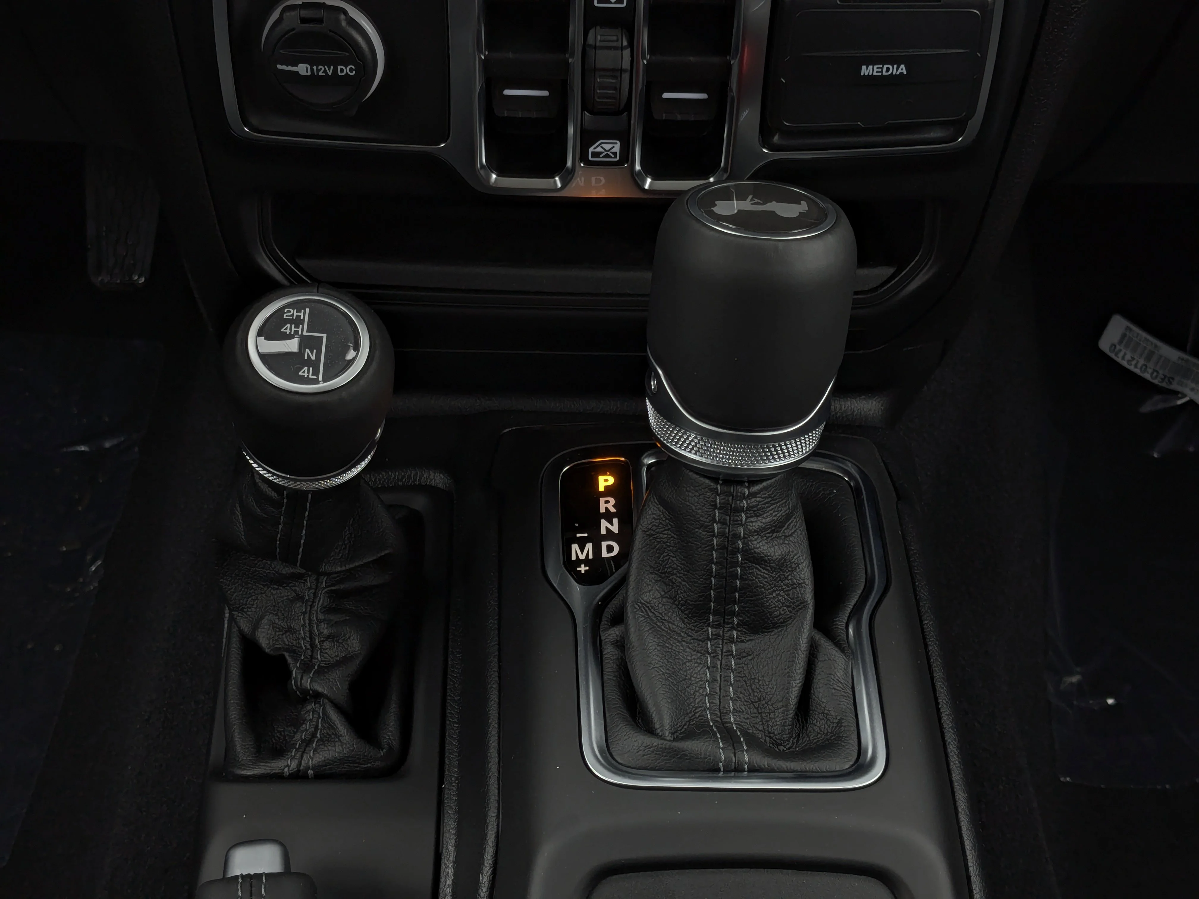 New 2025 White Jeep Sahara - - McKinley Leather Seats - Technology Grp - Safety Grp - Alpine Prem Audio & Tons More! image 22