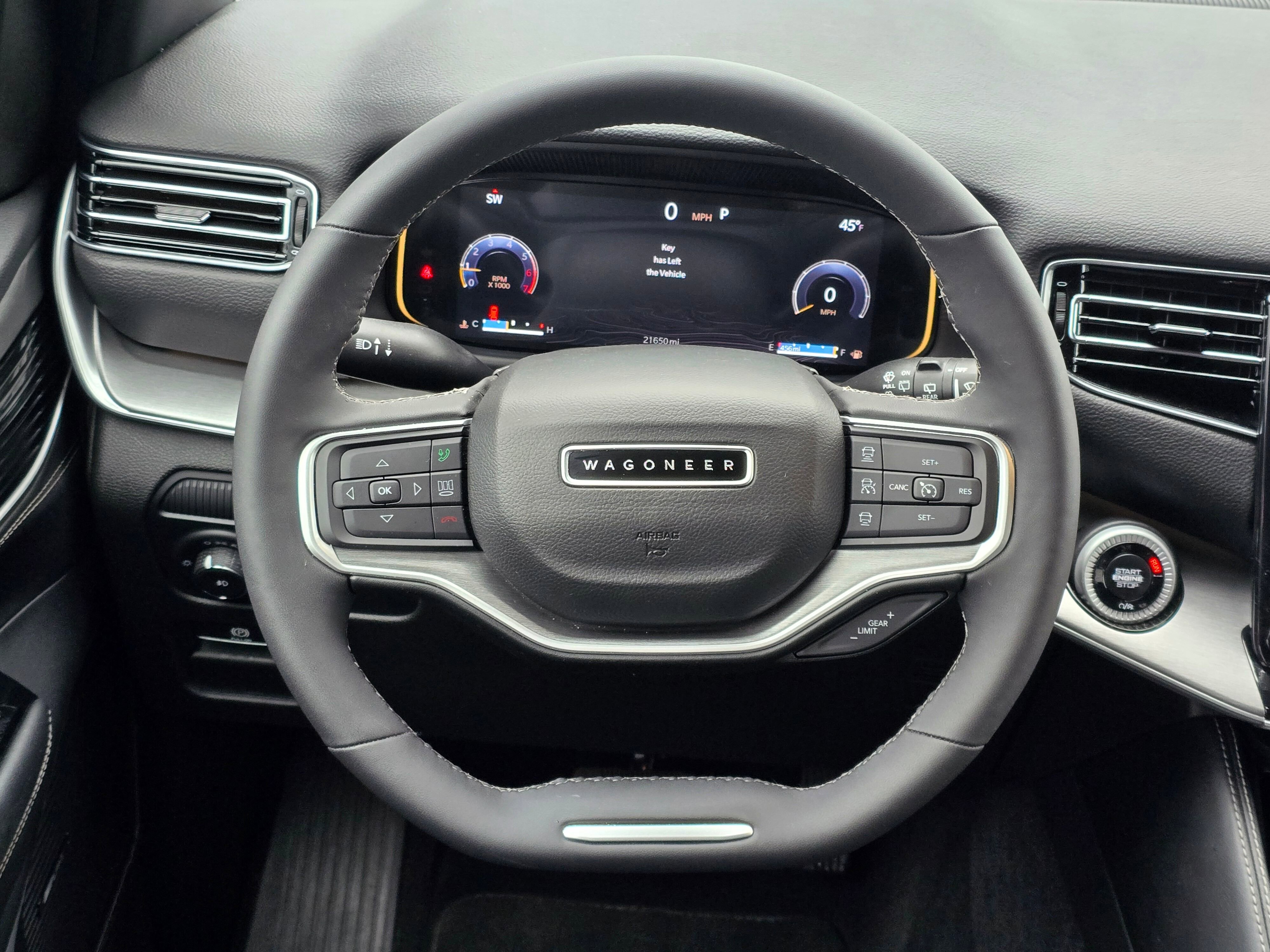 Used 2025  Jeep NA image 20