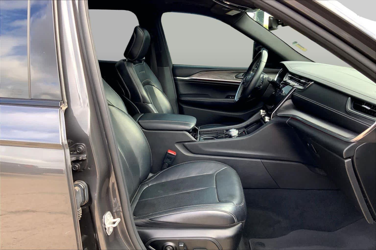 Used 2022 Baltic Gray Metallic Clearcoat Jeep Overland image 9