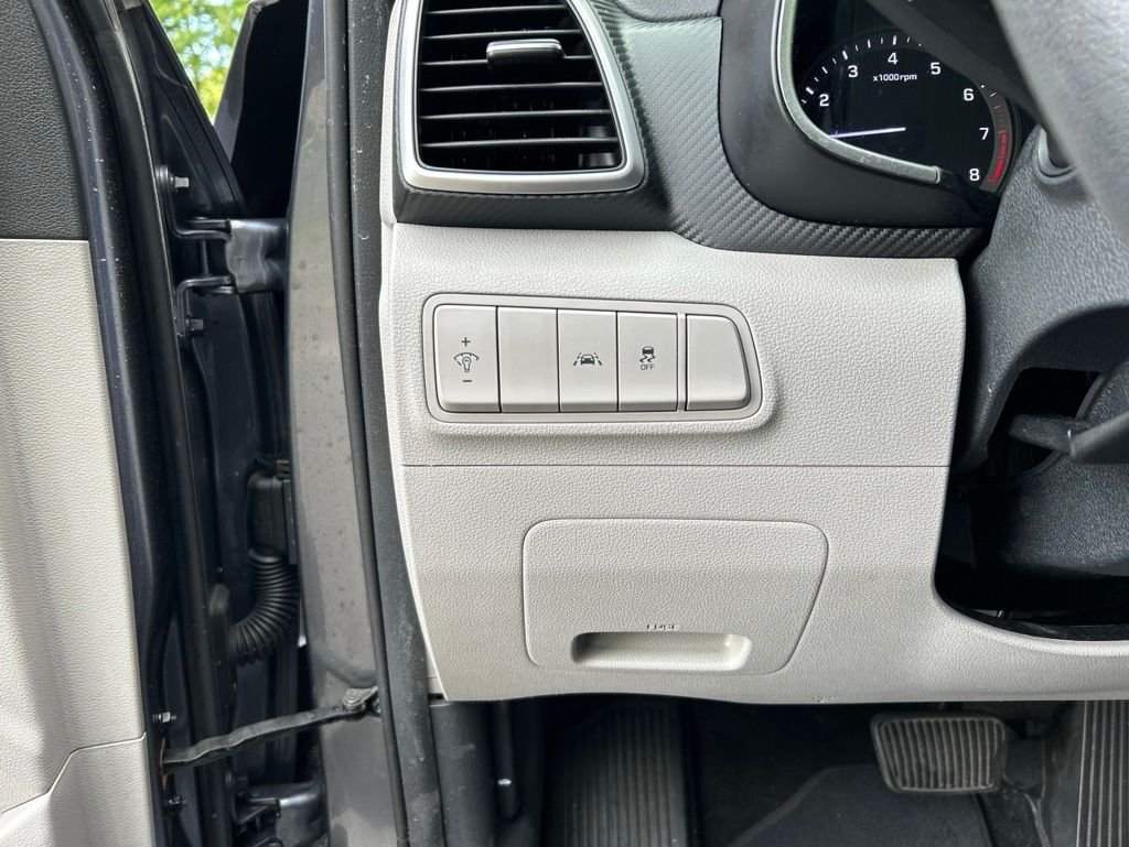 Used 2019 Gray Hyundai SE image 25