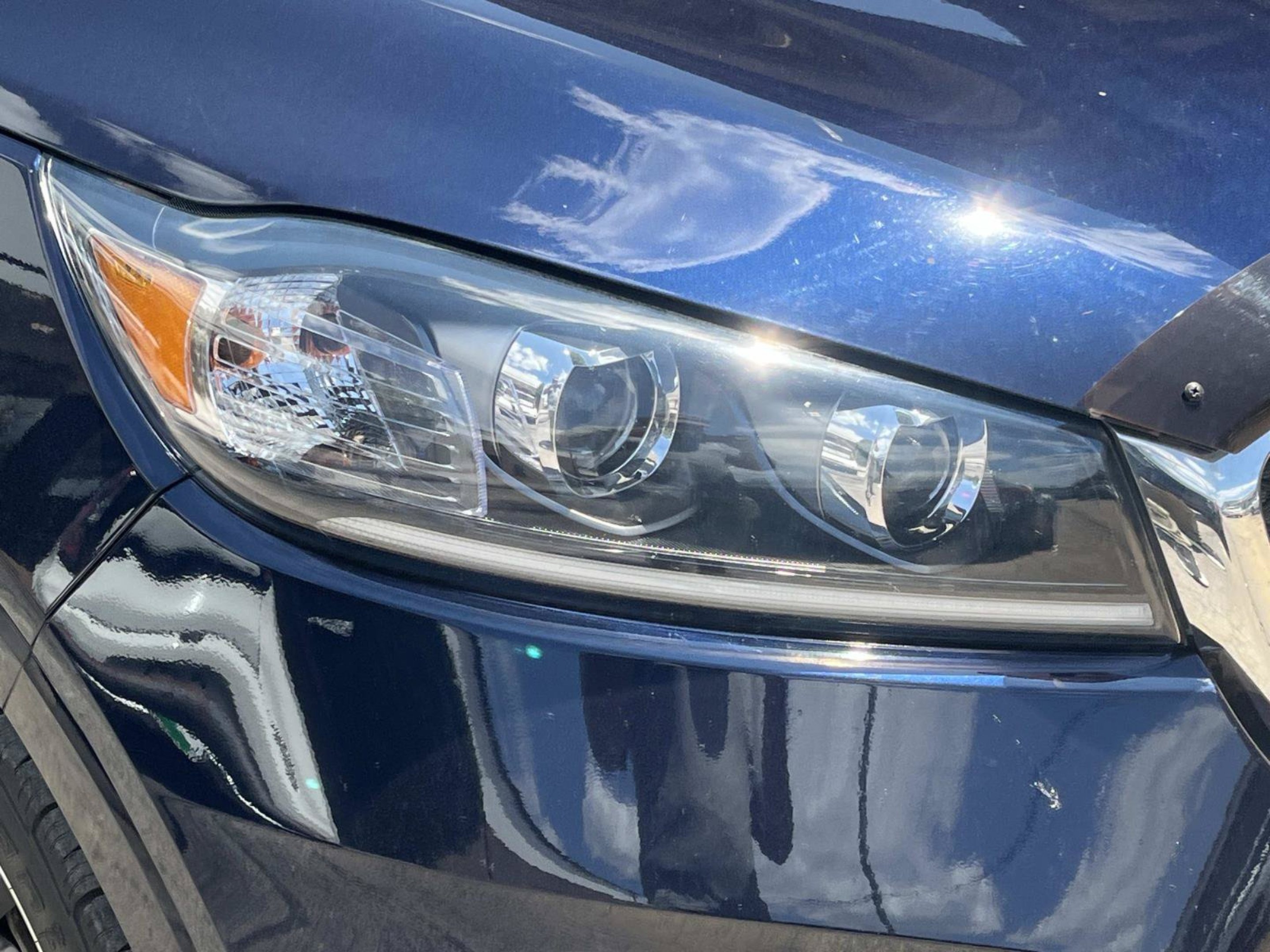 Used 2020 Imperial Blue Kia SX V6 image 9