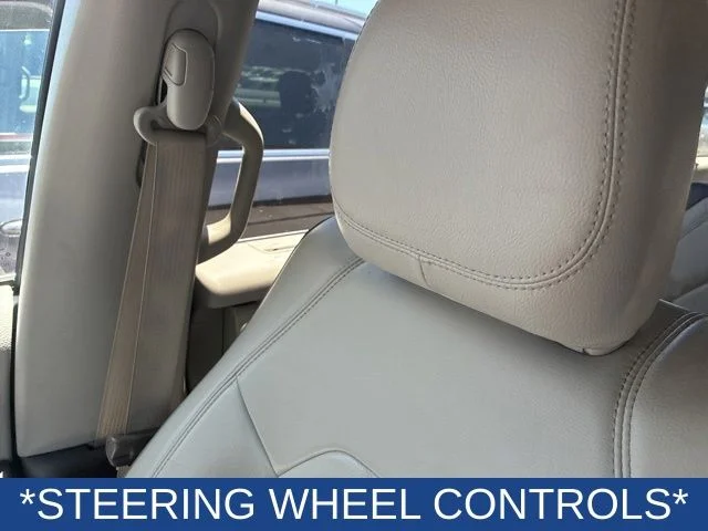 Used 2017 Red Chrysler Touring L image 12