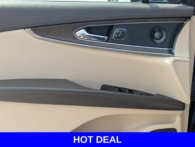 Used 2020 Blue Lincoln Reserve image 12