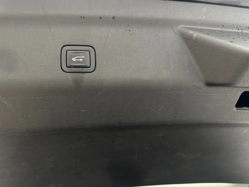 Used 2023 Black Cadillac Sport image 90