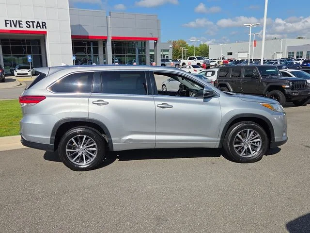 Used 2017 Silver Toyota XLE image 15