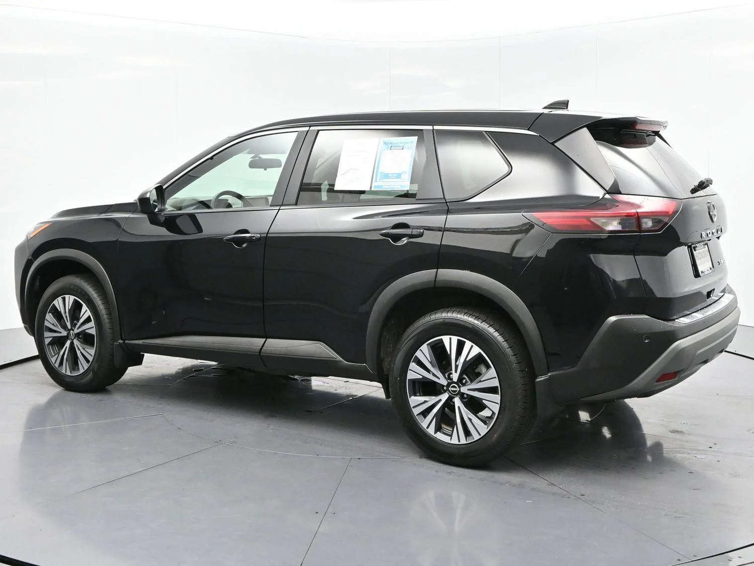 Used 2023 Super Black Nissan SV image 5