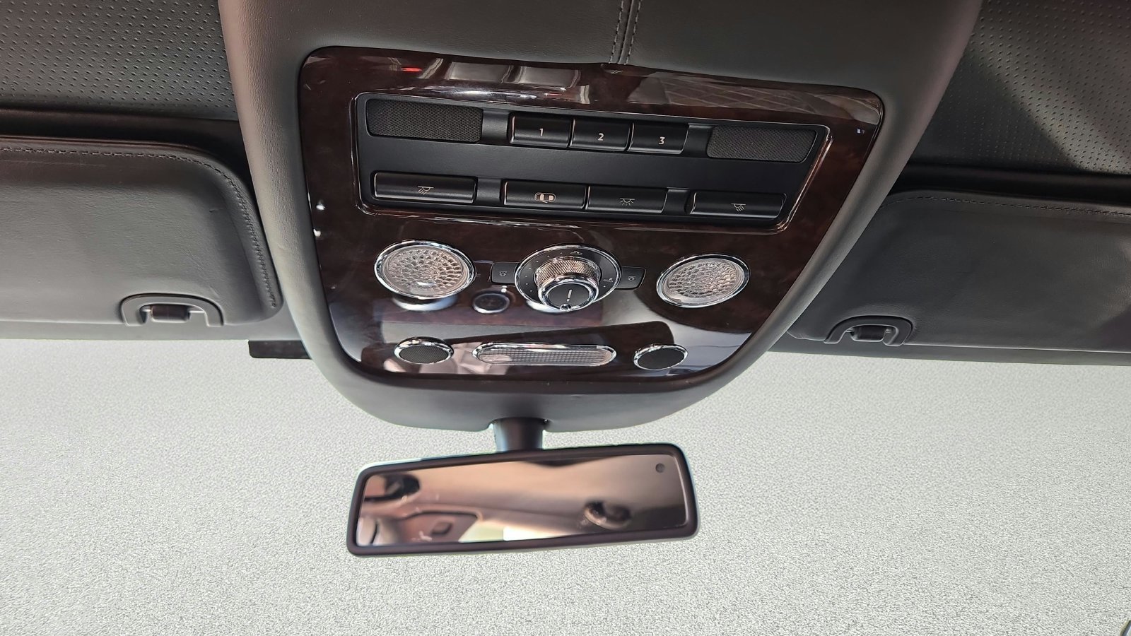 Used 2014  Bentley Base image 19