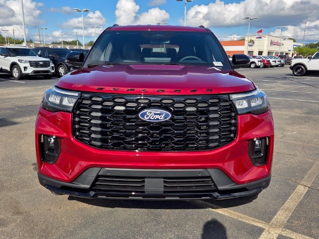 New 2027 Ruby Red Metallic Tinted Clearcoat Ford ST-Line image 2