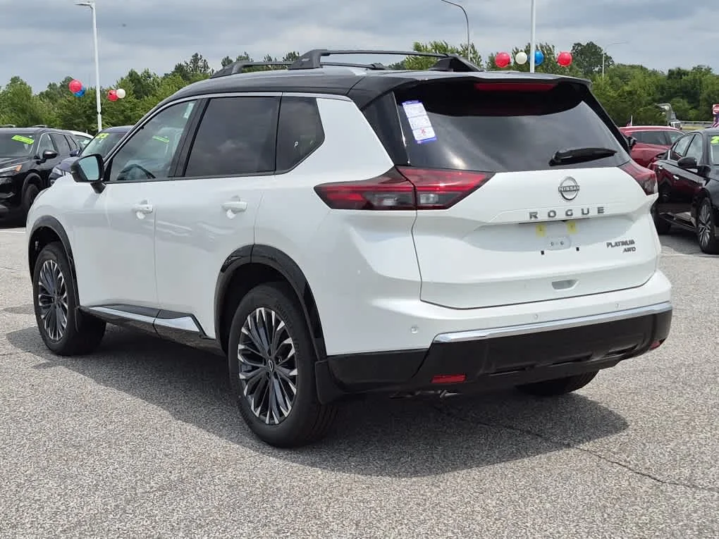 New 2026 Everest White Pearl TriCoat / Super Black Two-tone Nissan Platinum image 4