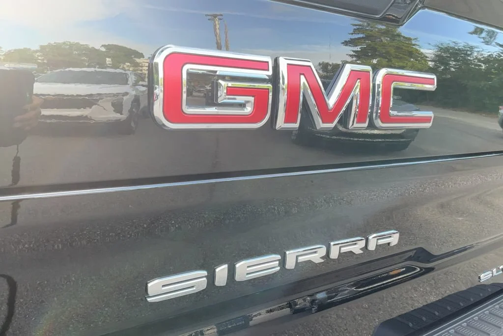 2025 GMC Sierra 1500 SLT - Photo 30