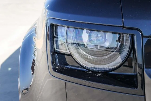 2025 Land Rover Defender S - Photo 10