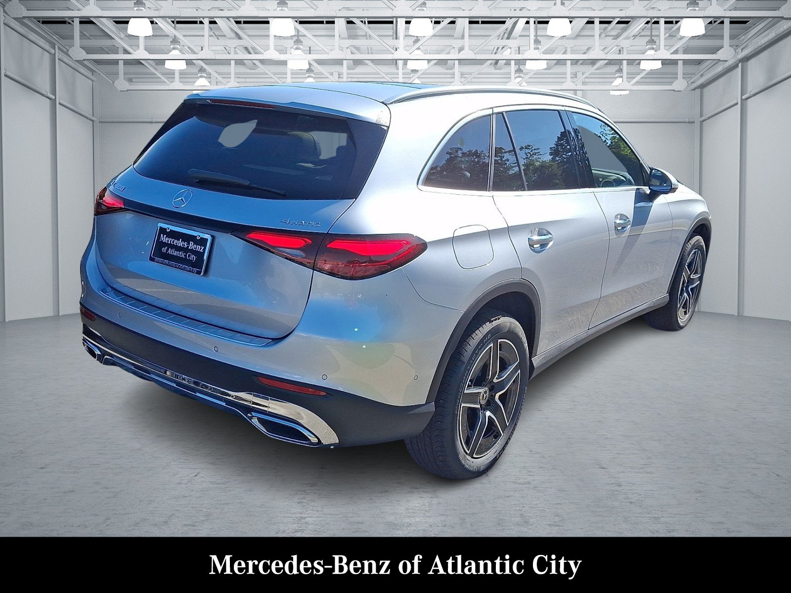New 2027 Cirrus Silver Metallic Mercedes-Benz GLC 300 image 4
