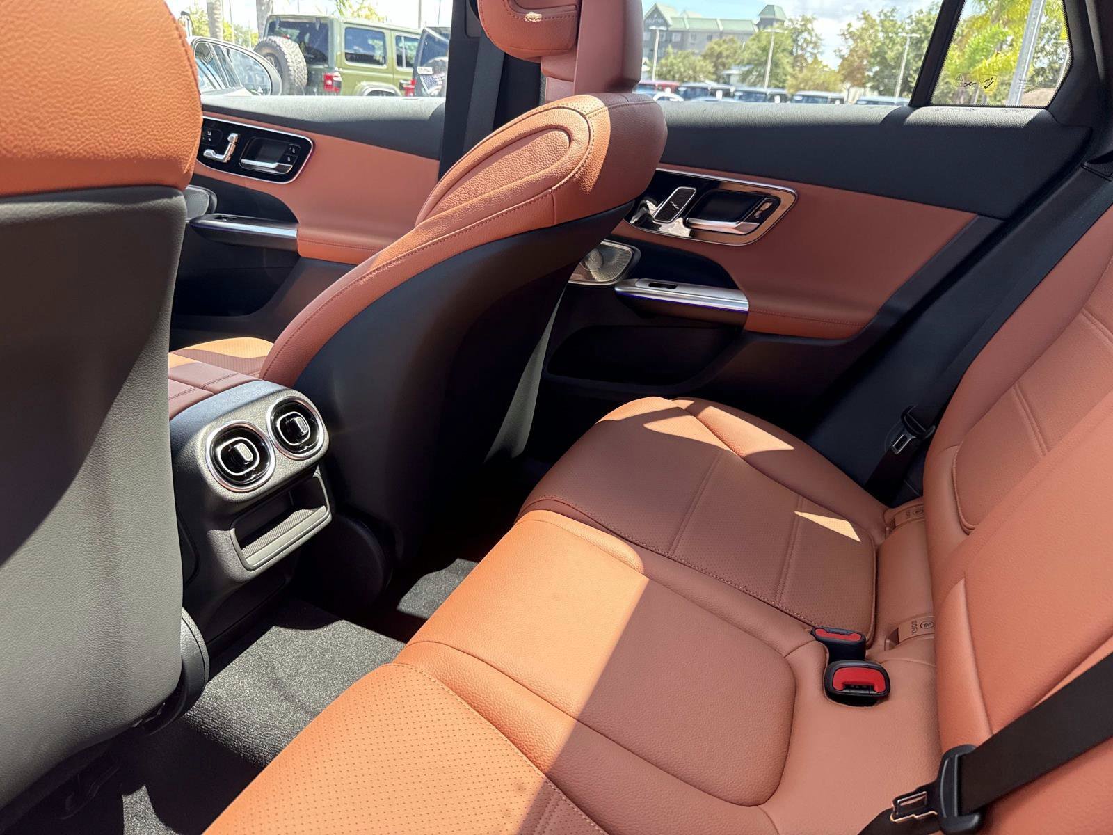 New 2027 Polar White Mercedes-Benz 300 SUV image 15