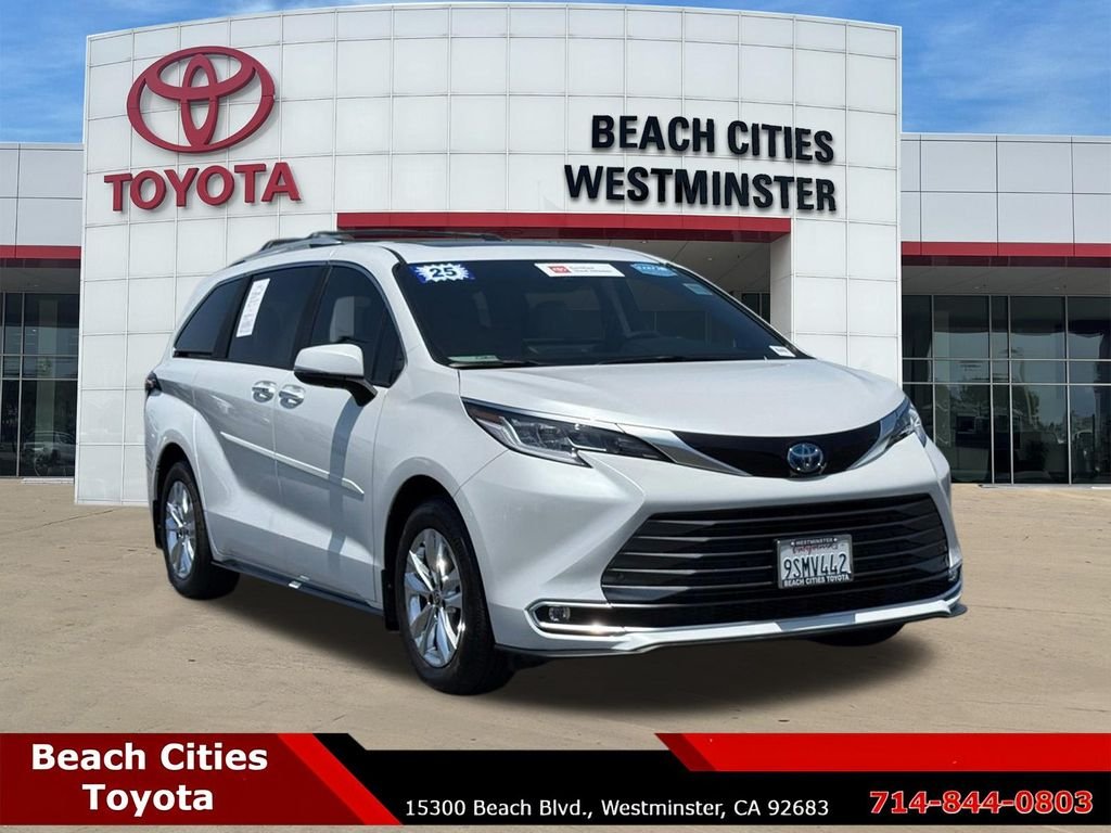 2025 Toyota Sienna Limited 7-Passenger Hybrid AWD's photo