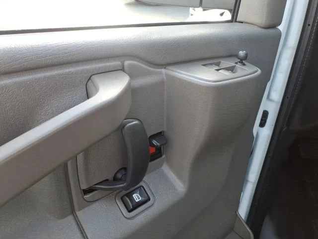 Used 2025 Summit White Chevrolet WT image 12