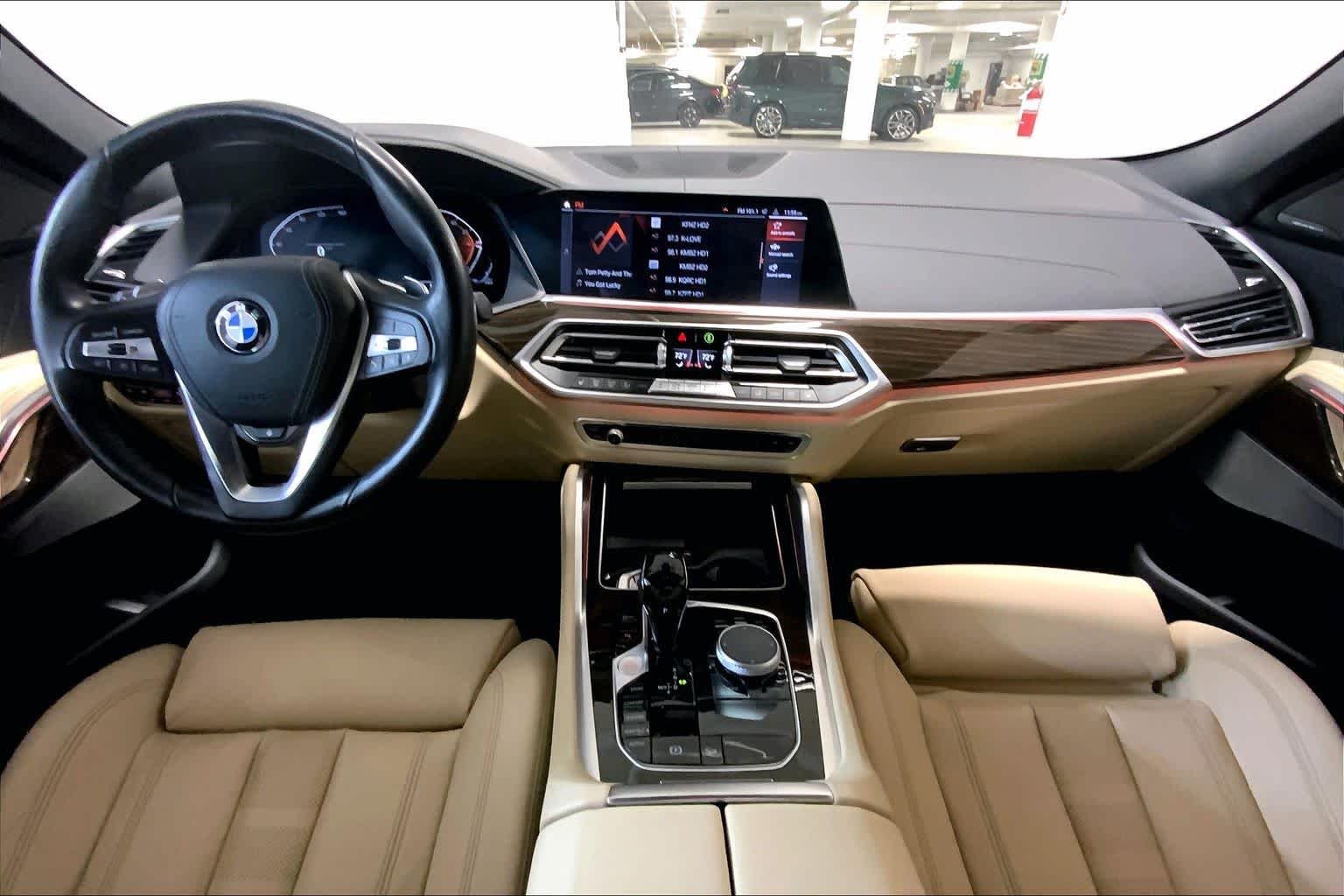 Used 2021 Flamenco Red Metallic BMW xDrive40i image 15