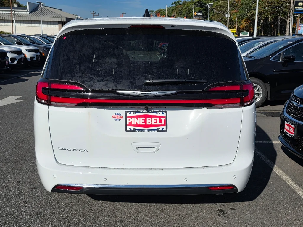 2026 Chrysler Pacifica Select - Photo 12