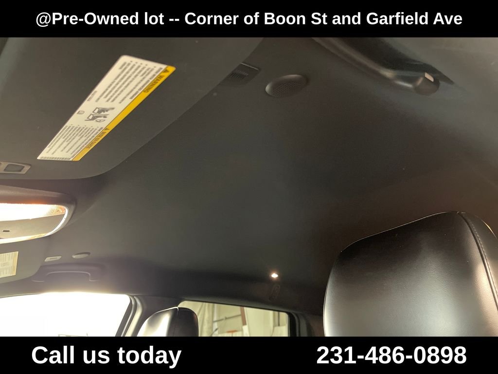 Used 2020  Jeep Laredo image 13