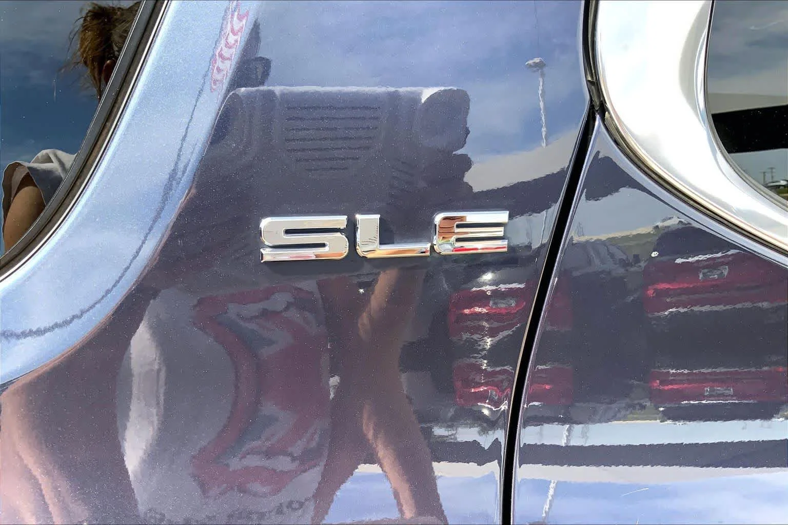 Used 2019 BLUE STEEL METALLIC GMC SLE image 10