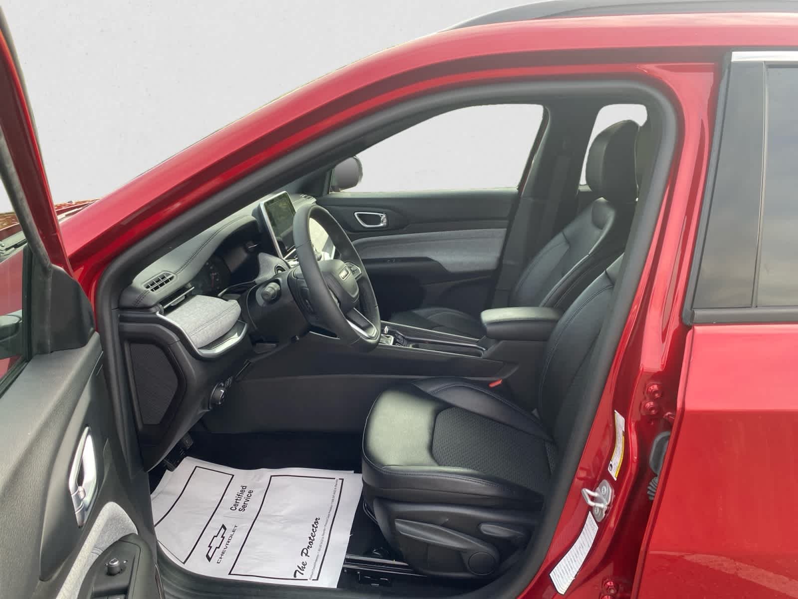 Used 2025 Red Hot Pearlcoat Jeep Latitude image 14