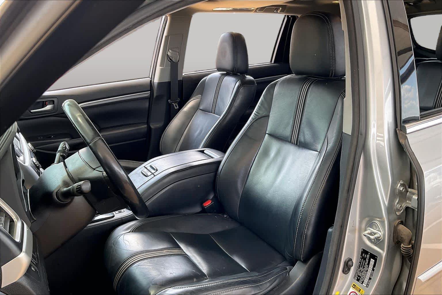 Used 2017 Celestial Silver Metallic Toyota SE image 8