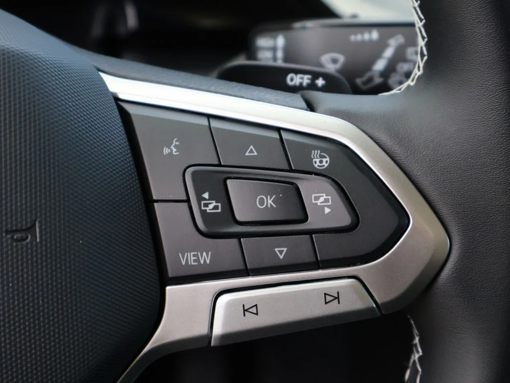 New 2026 Black Volkswagen 2.0T SE w/Technology image 30