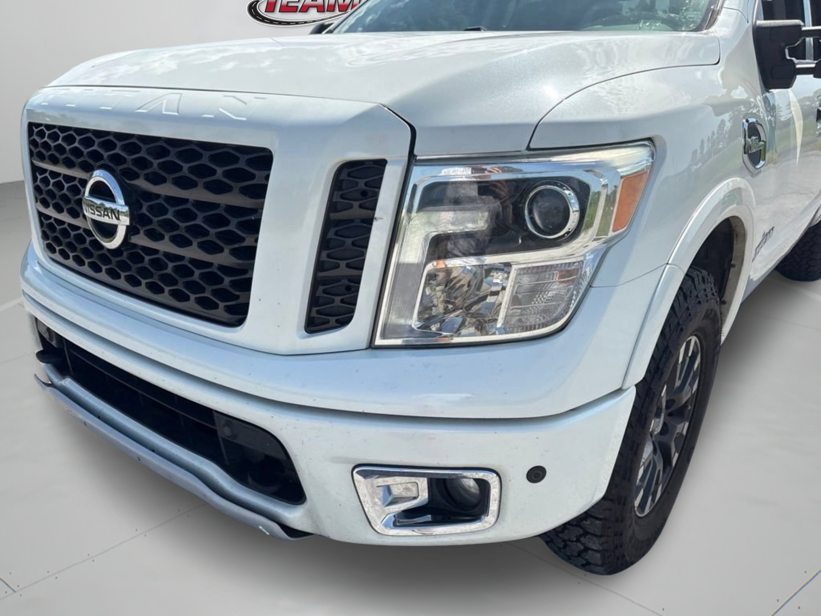 Used 2017 Pearl White Nissan PRO-4X image 30