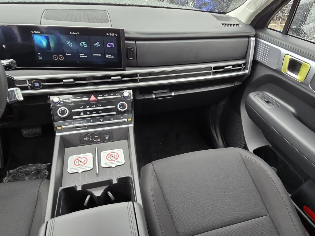 New 2027 Gray Hyundai SE image 9