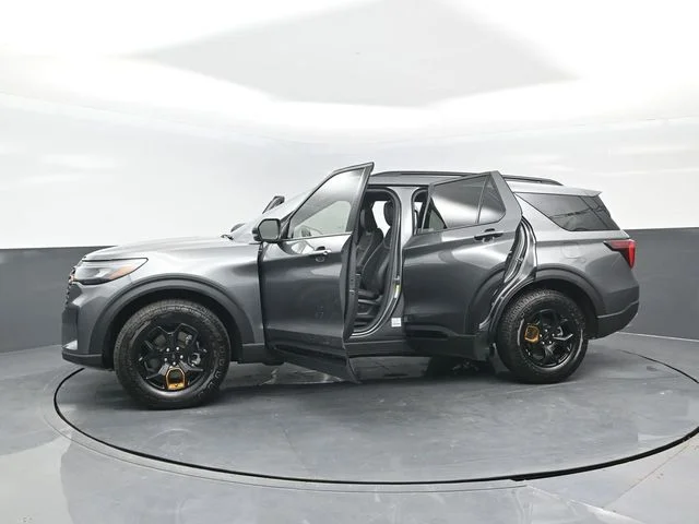 New 2026 Carbonized Gray Metallic Ford Tremor® image 31