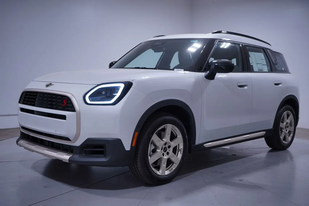 New 2027 White Metallic MINI Signature Plus image 1
