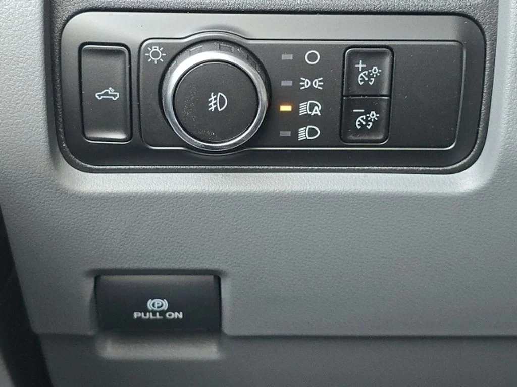 New 2026 Oxford White Ford F-250® XLT image 13