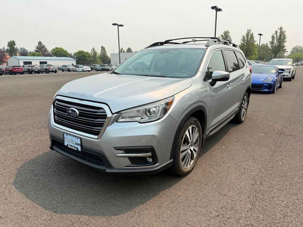 Used 2022 Ice Silver Metallic Subaru Limited image 3
