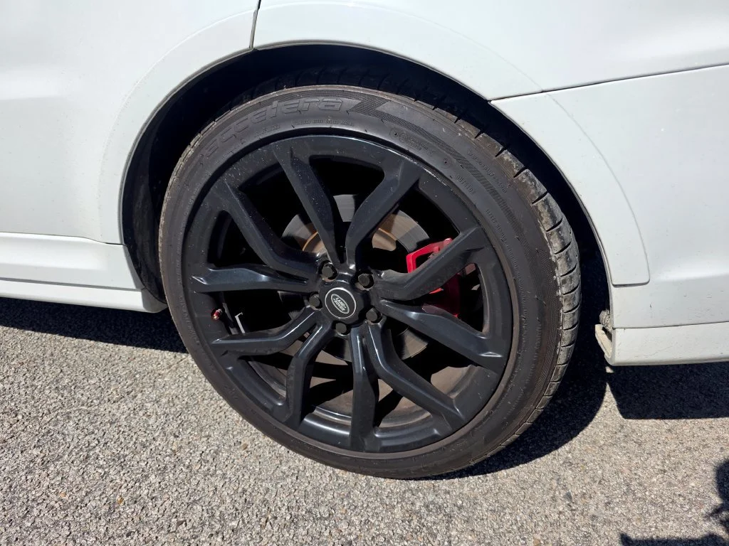 Used 2018 White Land Rover SVR image 6