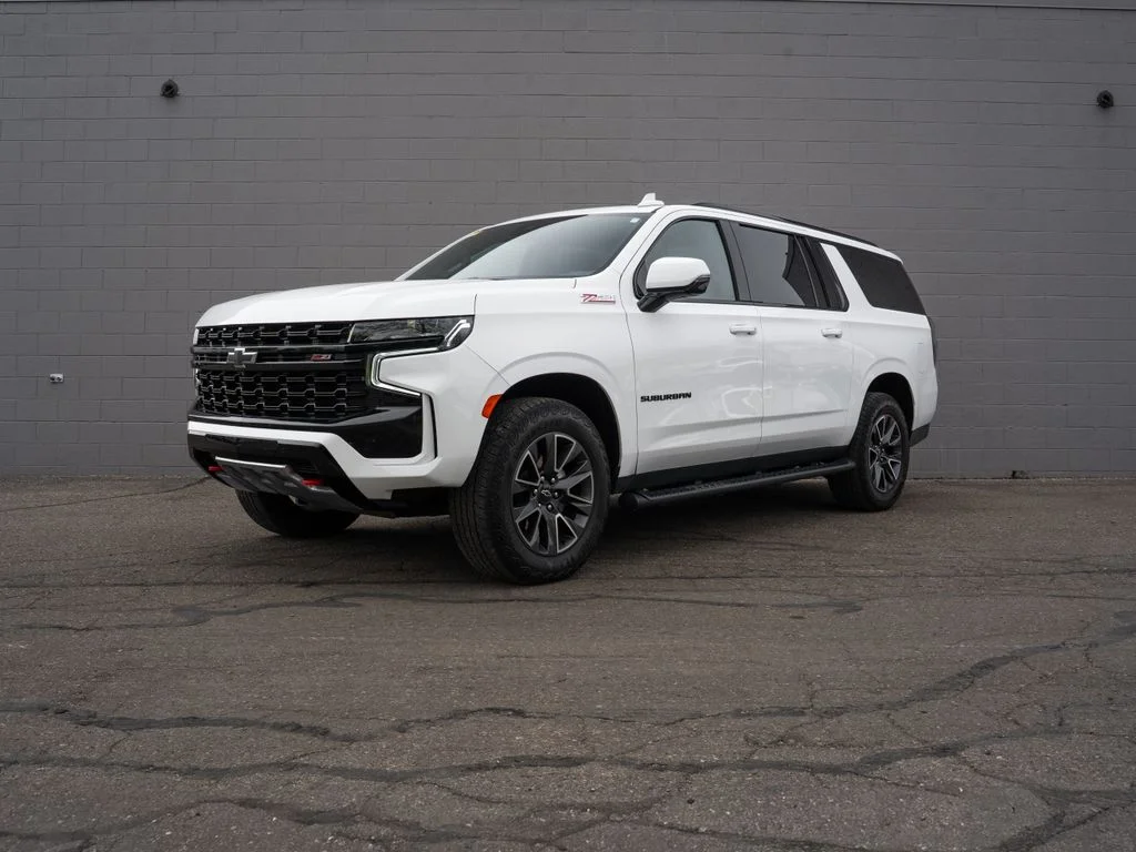 Used 2023 White Chevrolet Z71 image 1