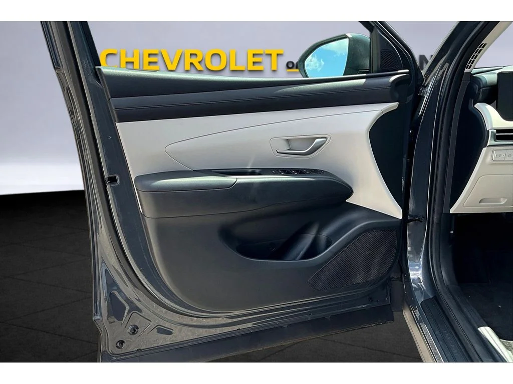 Used 2025  Hyundai SEL image 17