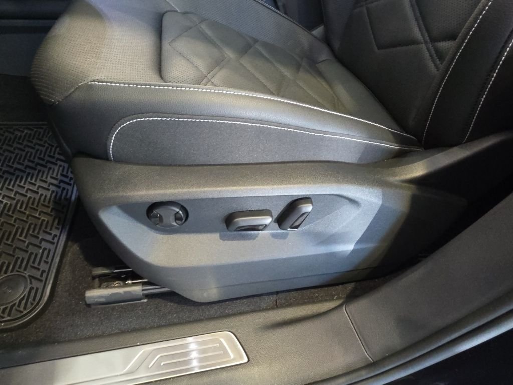 2026 Volkswagen Atlas SE w/Tech - Photo 12