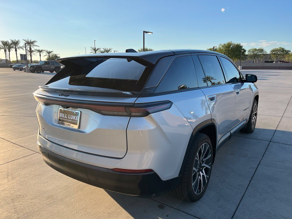 Used 2025 Silver Jeep Limited image 10