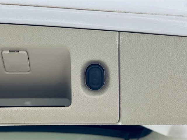 Used 2017 White GMC Denali image 30