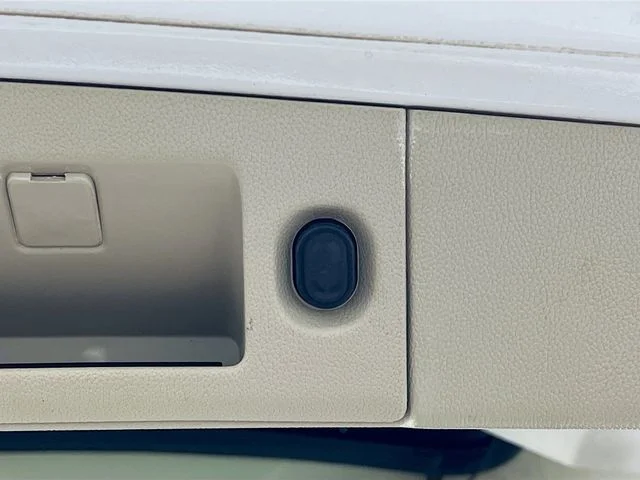 Used 2017 White GMC Denali image 30