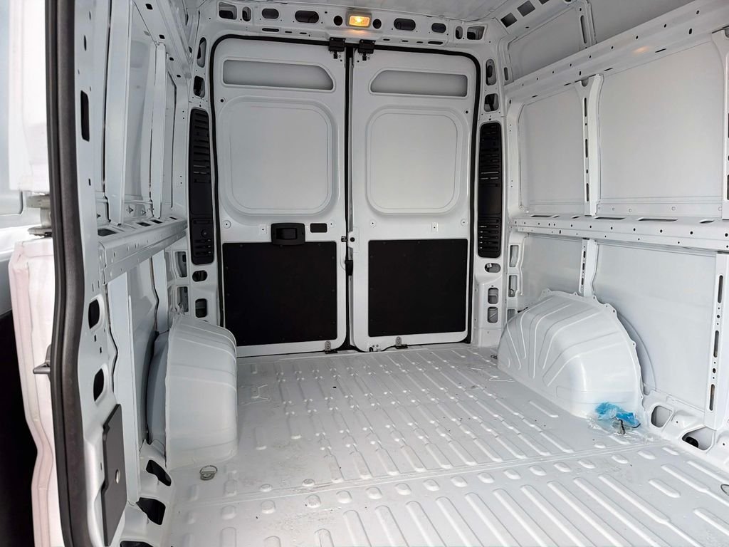New 2026 Bright White Clear-Coat Exterior Paint RAM High Roof image 8