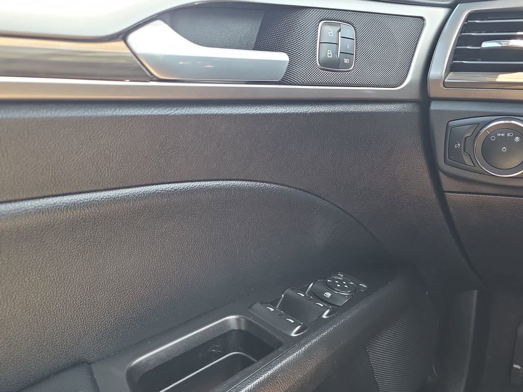 Used 2019 Silver Ford SEL image 11