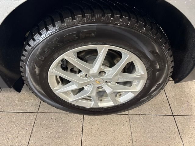 Used 2022 Silver Chevrolet LS image 11