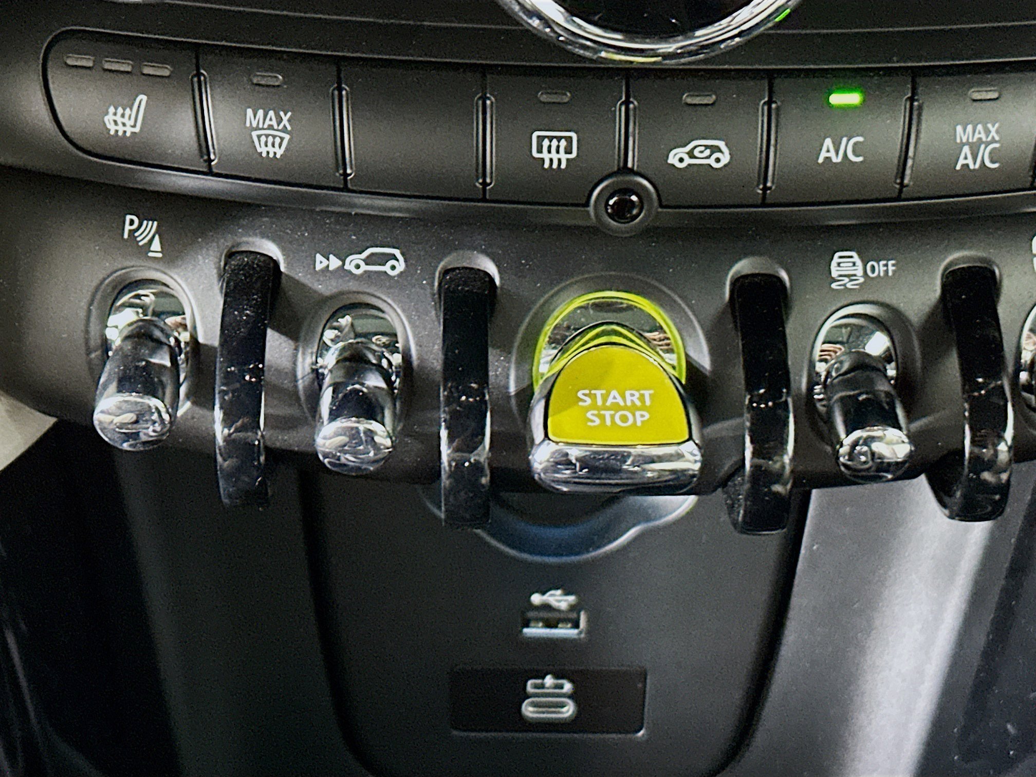2023 MINI Hardtop 2 Door SE - Photo 20