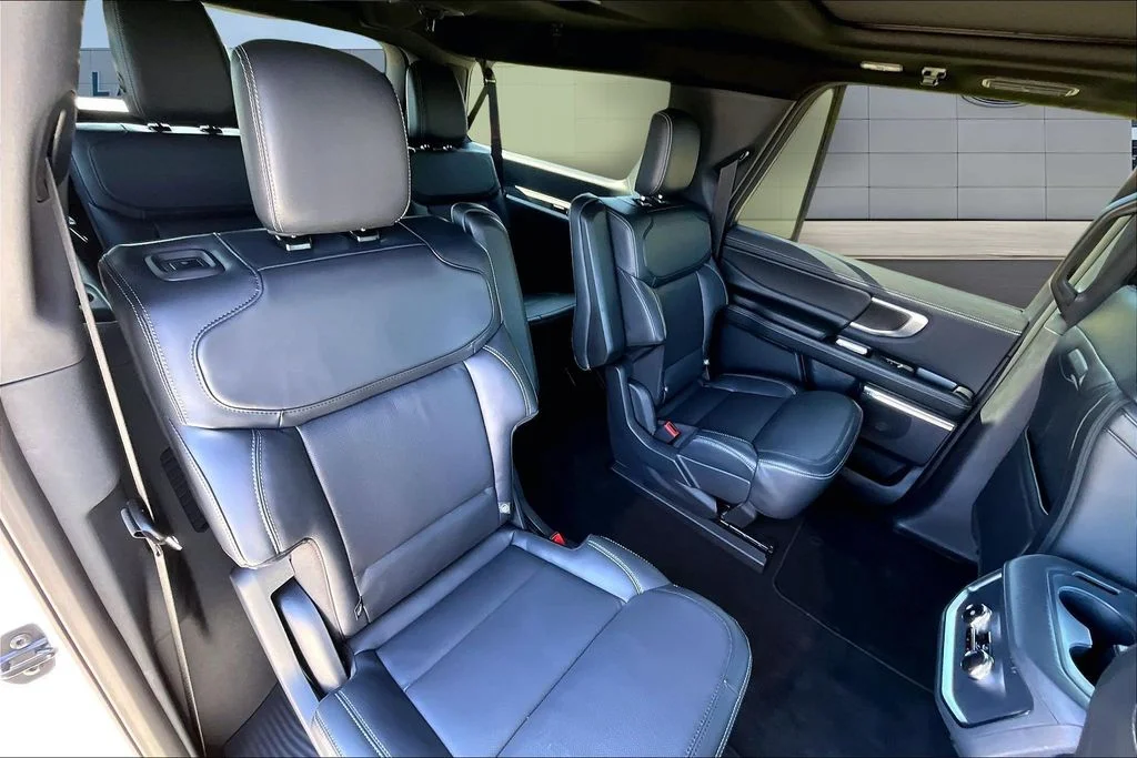 New 2026 White Ford MAX Platinum® image 11