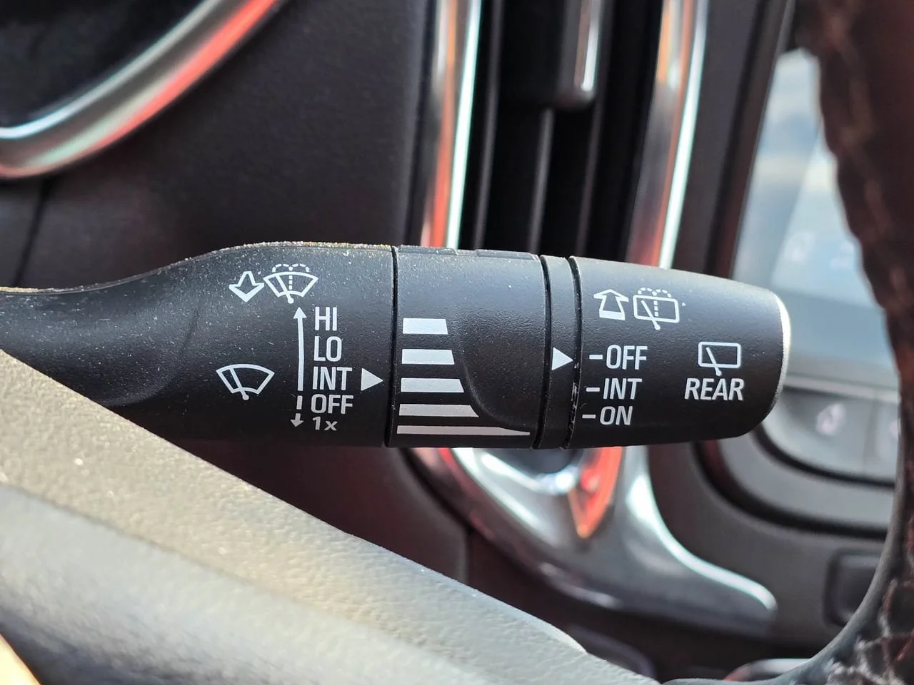 Used 2023 Iridescent Pearl Tricoat Chevrolet LT w/1LT image 19