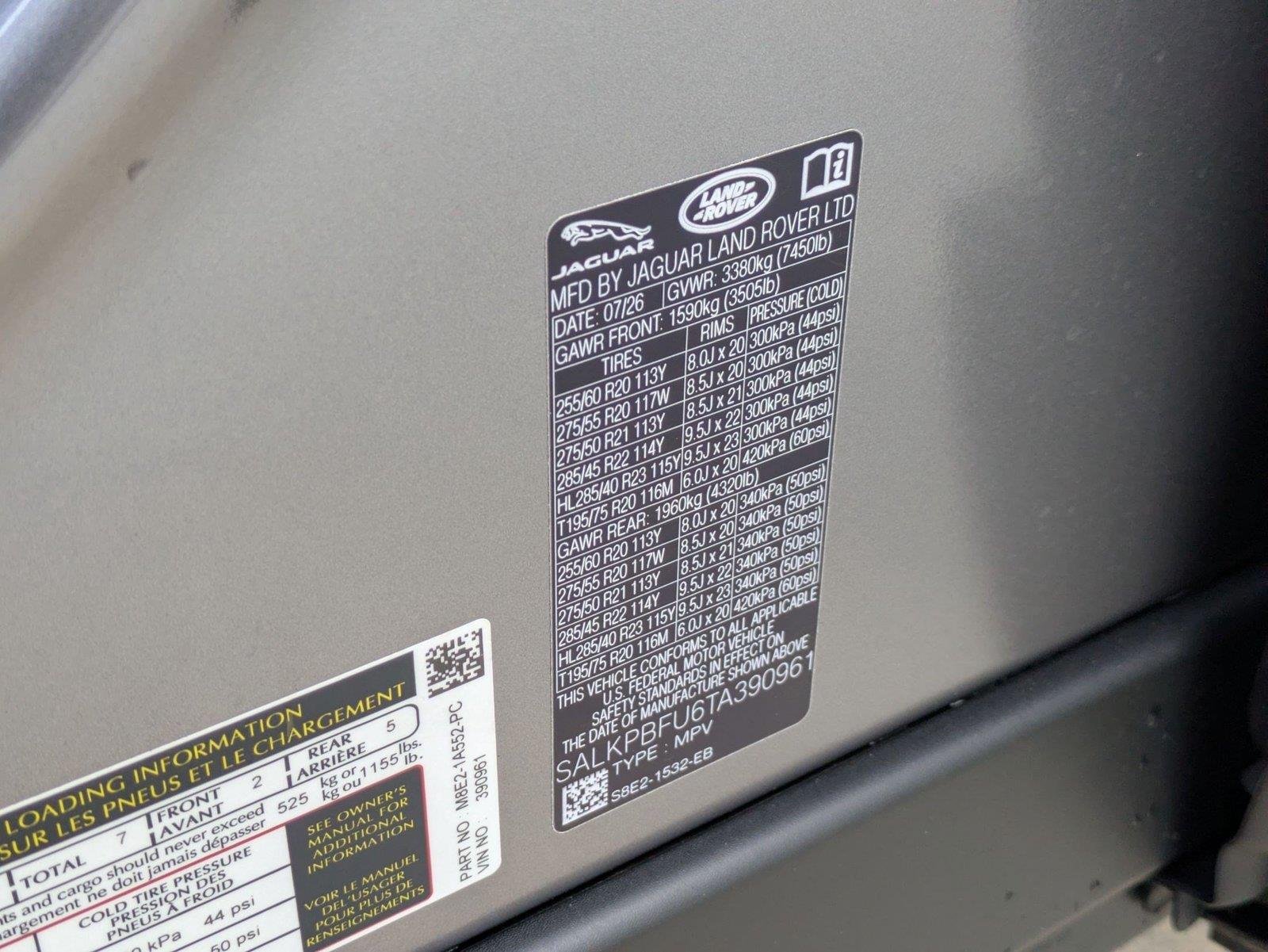 New 2026 Eiger Grey Metallic Land Rover SE image 38